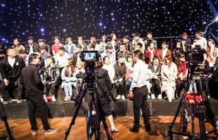 (山东综艺频道我是大明星齐鲁网)山东综艺燃爆夜空,我是大明星不负众望,笑对镜头闪耀登场