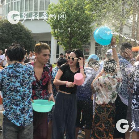 (水瓢是用什么做的)水瓢的瓢怎么写：探究水瓢是如何制作出具有独特形状的容器