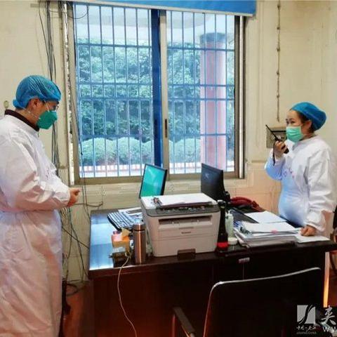 守护人电视剧剧情介绍：一段医者简单、激情和纠结交织的革命和爱情之路