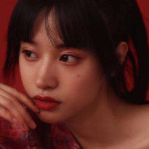(季小薇百科)探寻元气偶像季小松：她是如何在音乐舞台上绽放光彩的?