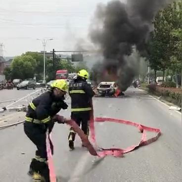 车内逃脱5攻略：详细解析第二章的关键线索与解决方案，带你轻松突破难关