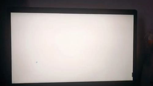 (电脑屏幕频繁闪烁是什么原因)电脑屏幕频繁闪烁是怎么回事？原因及解决方法详解