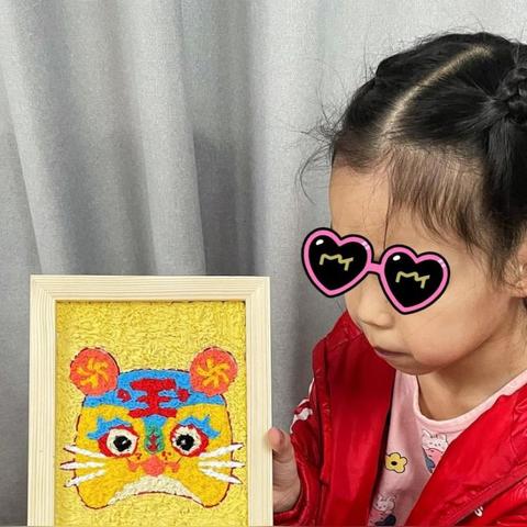 通过色块大作战玩具，启发孩子创新思维能力和亲子沟通技巧